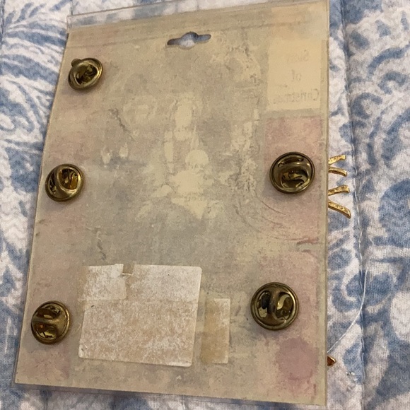 The Christmas Story tac pin set. With pin and scripture - Picture 7 of 8